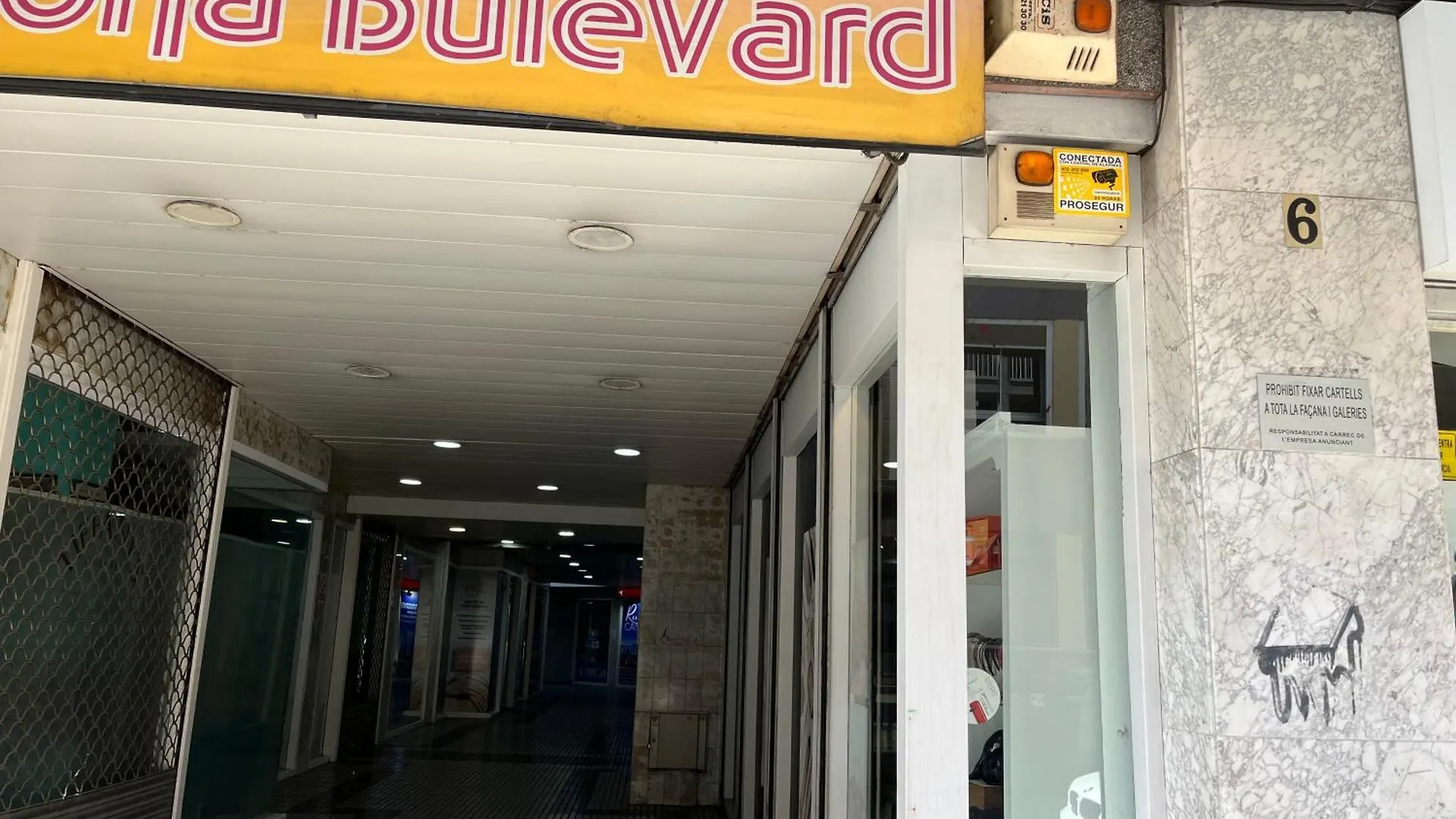 Comode Apartament Al Bell Mig De Girona İspanya